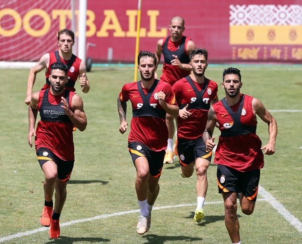 Galatasaray'ın Stryger Larsen ile ilgilendiği iddia edildi