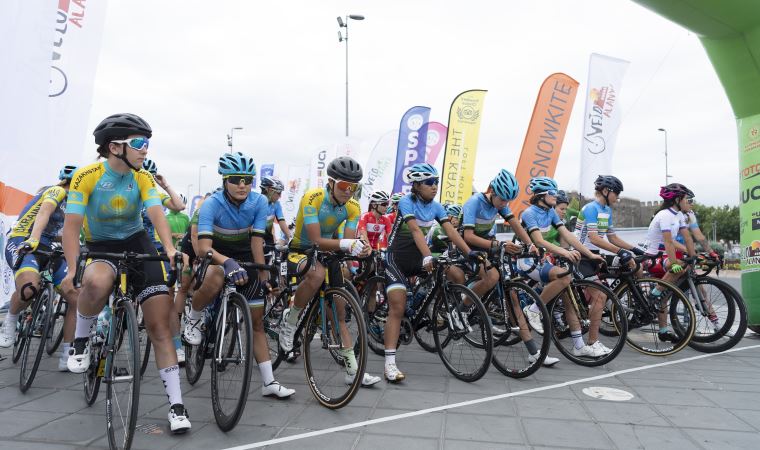 Kadın sporcular, 107 kilometre pedal çevirdi