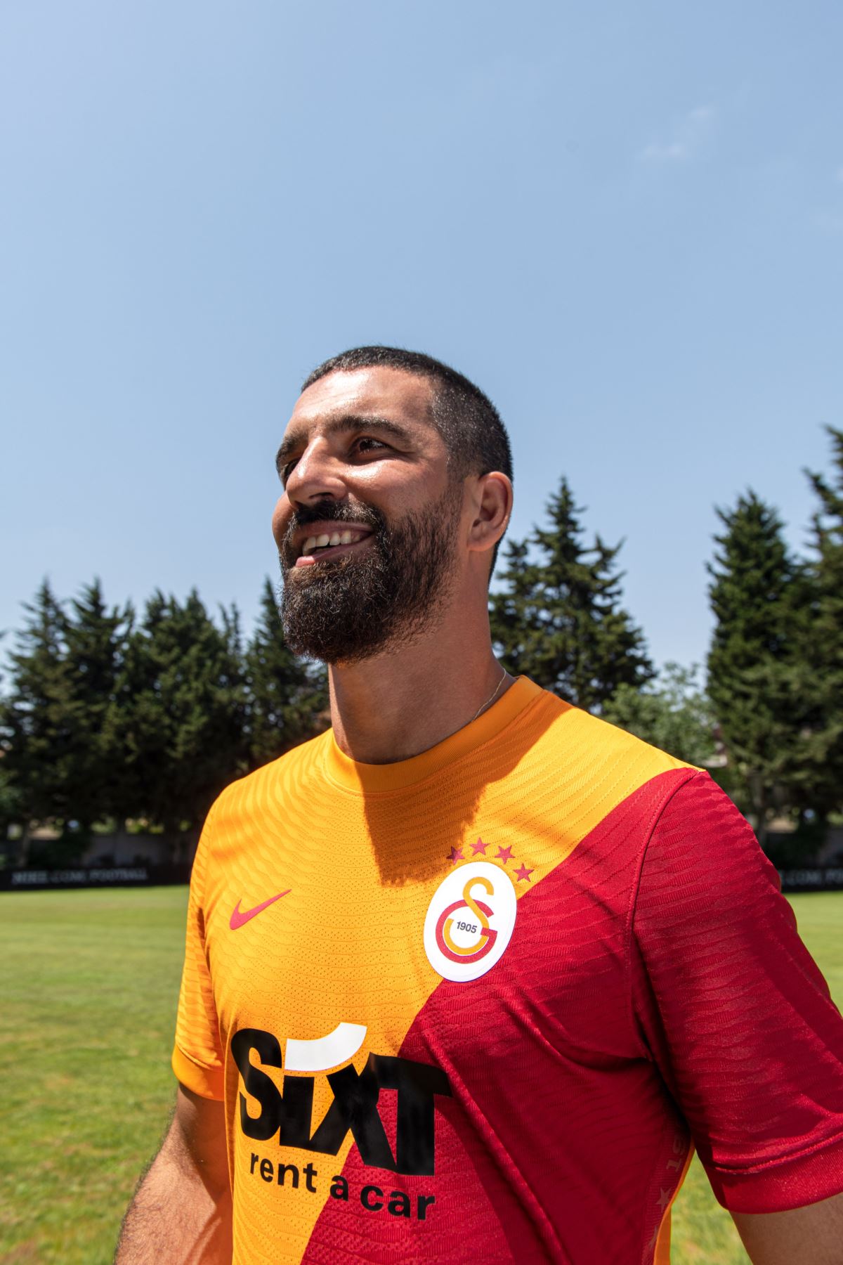 Galatasaray yeni formalarını satışa sundu