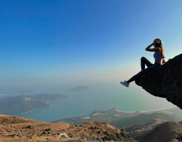 Selfie çekmek için kayalıklara çıkan fenomen uçurumdan düşerek yaşamını yitirdi