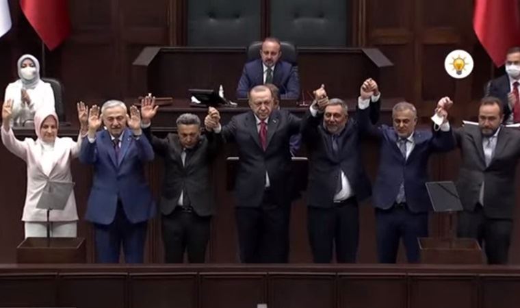 Saadet Partisi'nden istifa eden iki belediye başkanı daha AKP'ye katıldı