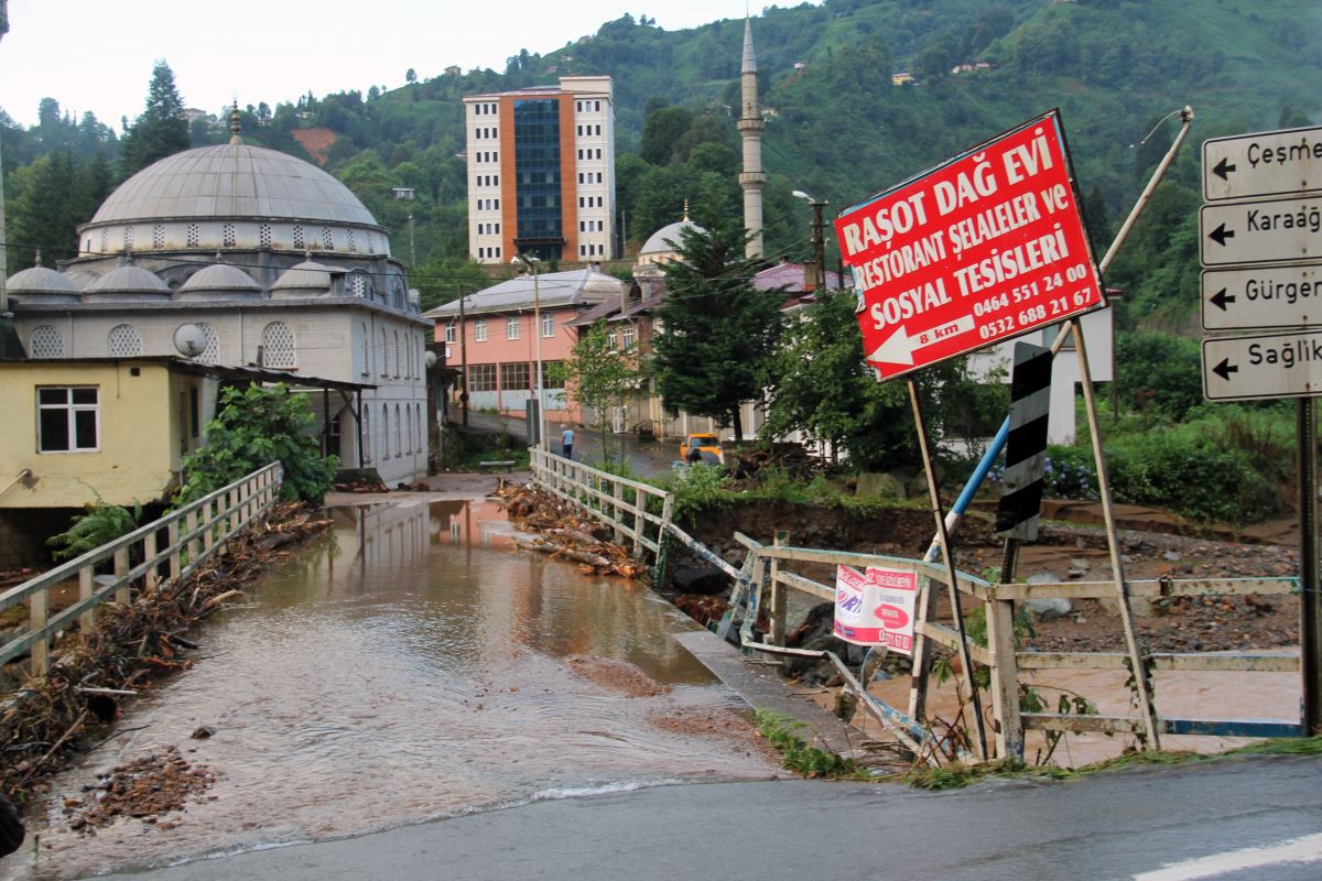 Son dakika... Rize'de sel ve heyelan felaketi: Ölü sayısı artıyor