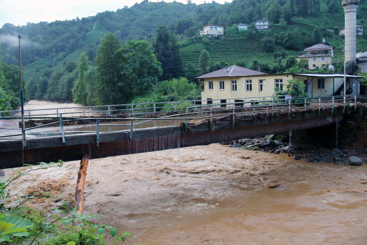 Son dakika... Rize'de sel ve heyelan felaketi: Ölü sayısı artıyor