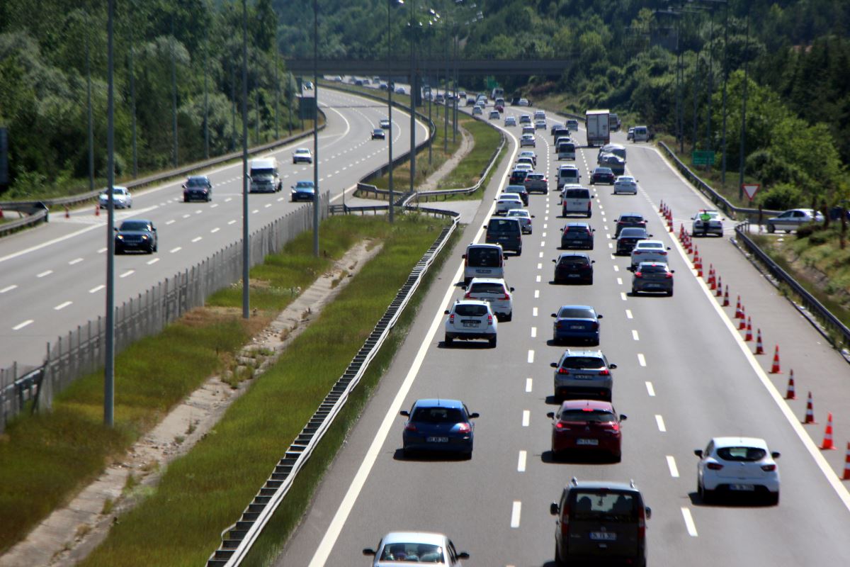 TEM otoyolunda bayram göçü trafiği