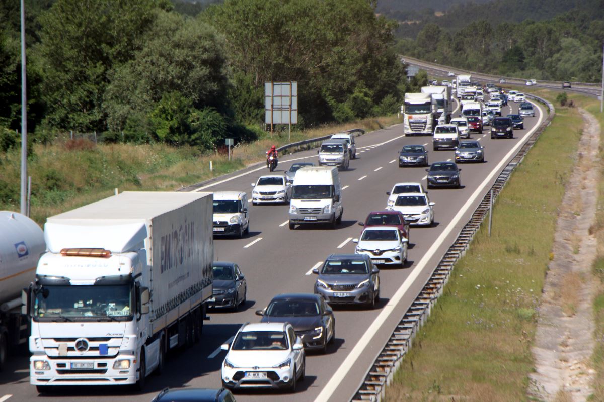 TEM otoyolunda bayram göçü trafiği