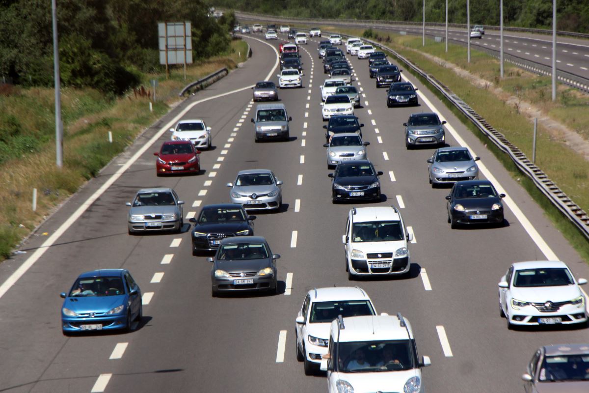 TEM otoyolunda bayram göçü trafiği