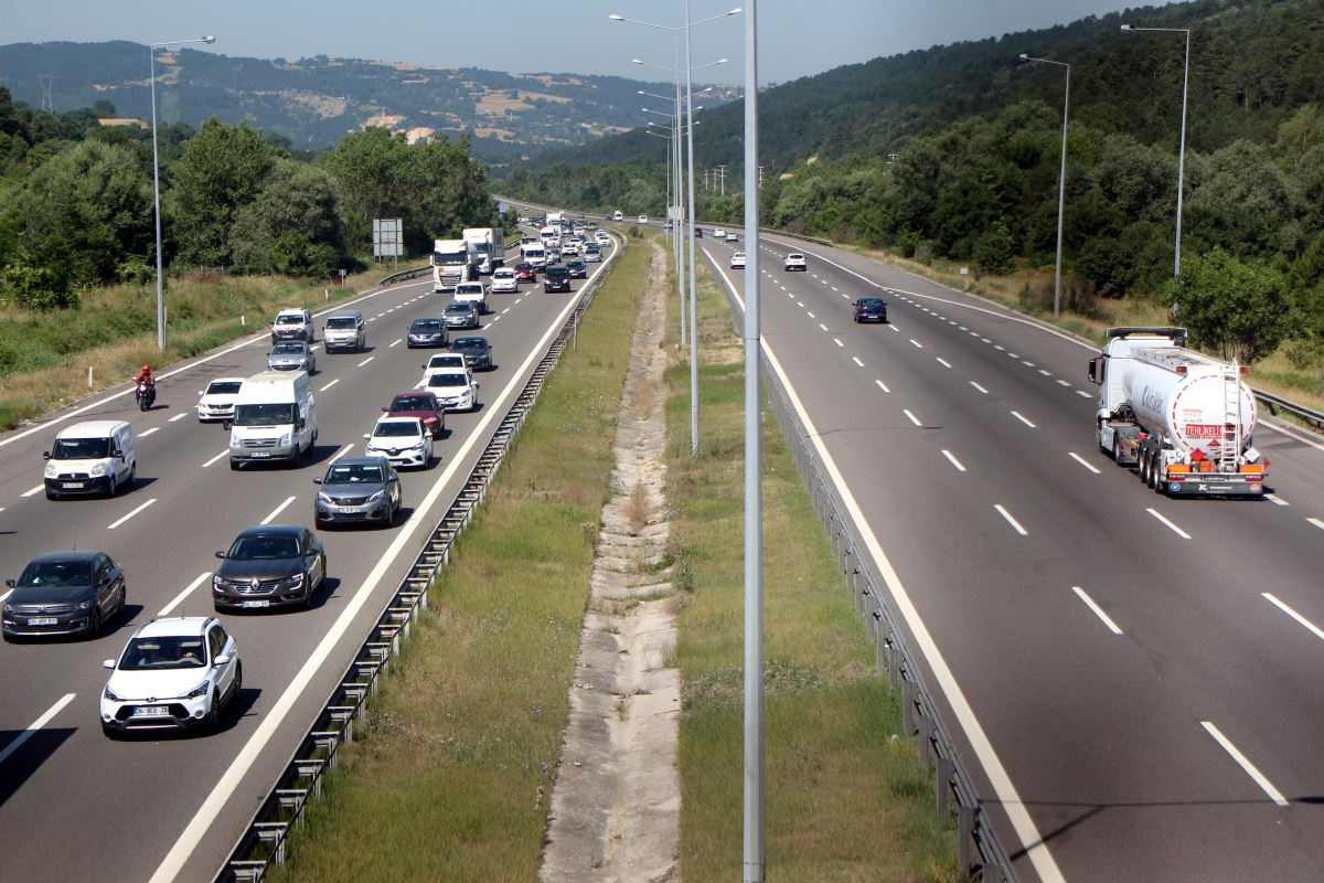 TEM otoyolunda bayram göçü trafiği