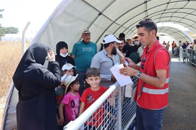 Binlerce Suriyeli bayram için ülkesine döndü