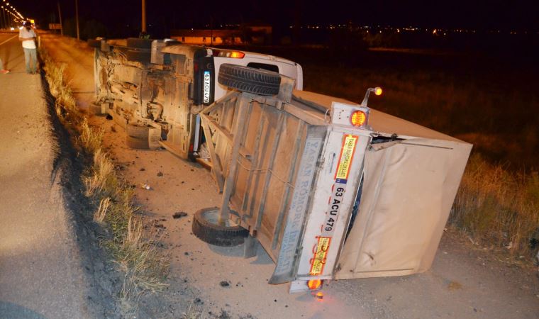 Bayram tatiline giden tarım işçilerini taşıyan minibüs devrildi: 6 yaralı