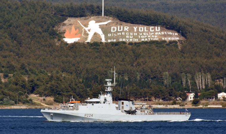 İngiliz savaş gemisi, Çanakkale Boğazı'ndan geçti