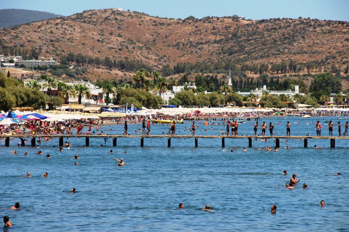 Karadan, denizden ve havadan Bodrum’a turist yağdı