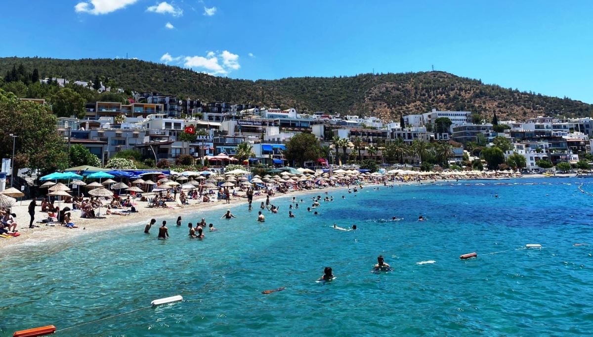 Karadan, denizden ve havadan Bodrum’a turist yağdı