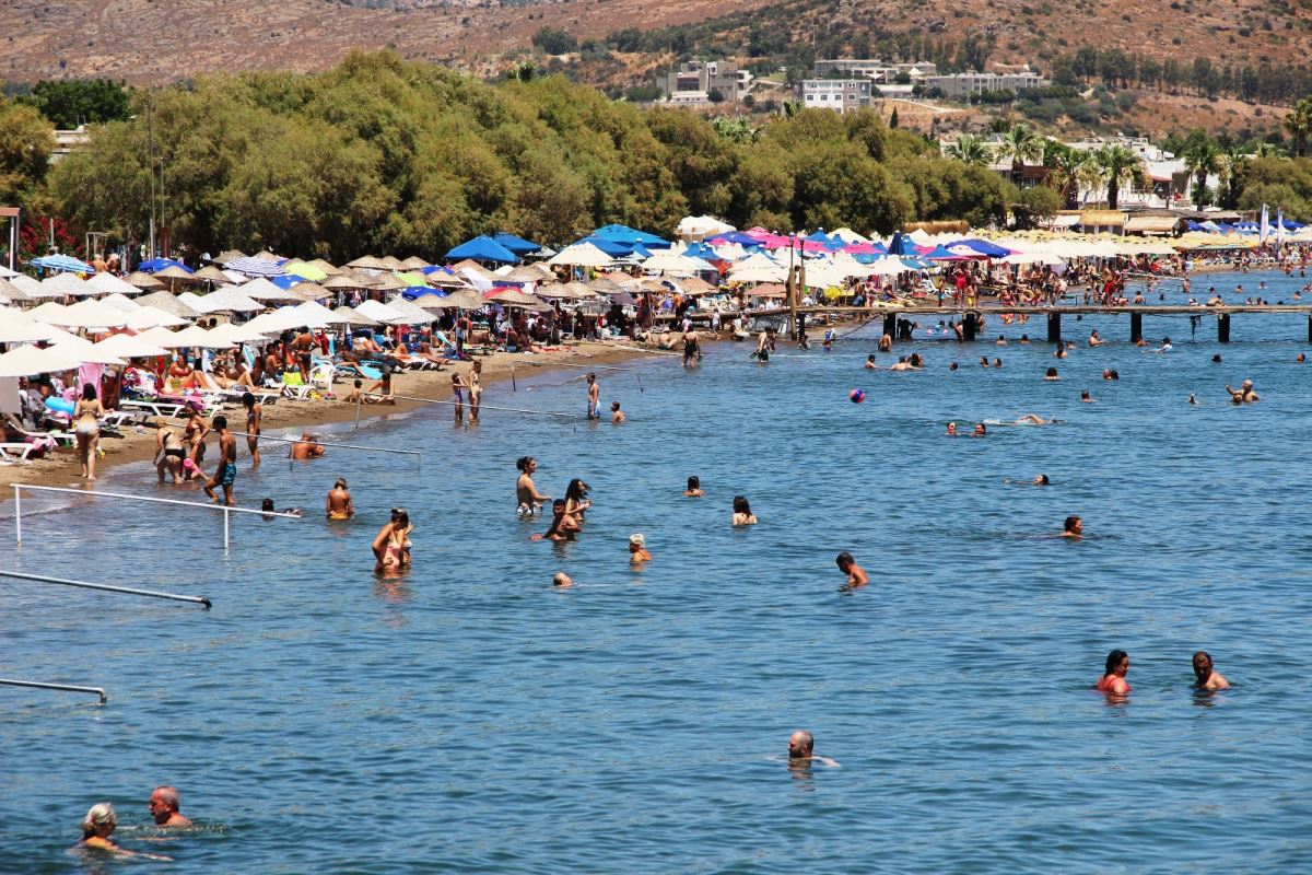 Karadan, denizden ve havadan Bodrum’a turist yağdı