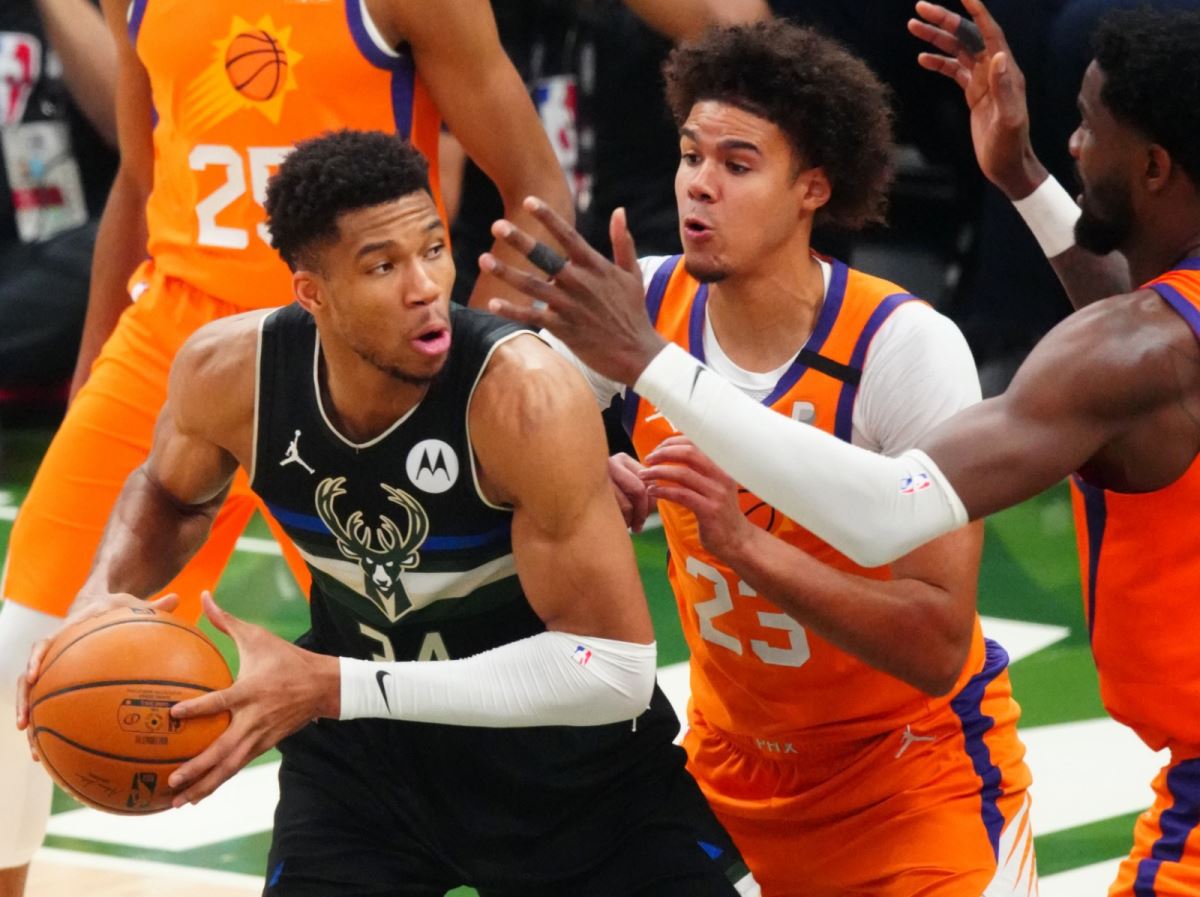 NBA'de Giannis Antetokounmpo, final serisinin en değerlisi seçildi