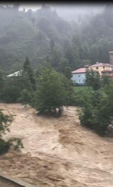 Artvin felaketi yaşıyor: Yoğun yağış sonrası Arhavi sular altında