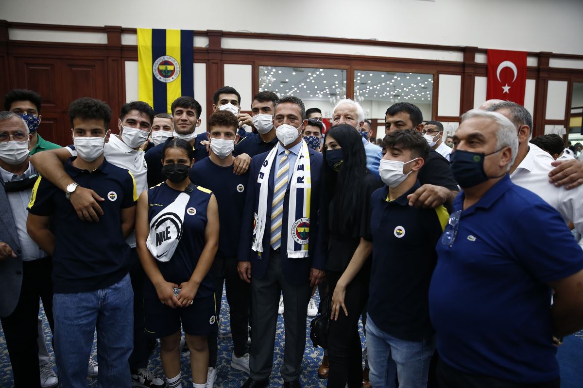 Fenerbahçe'de gelenekselleşen bayramlaşma töreni gerçekleştirildi