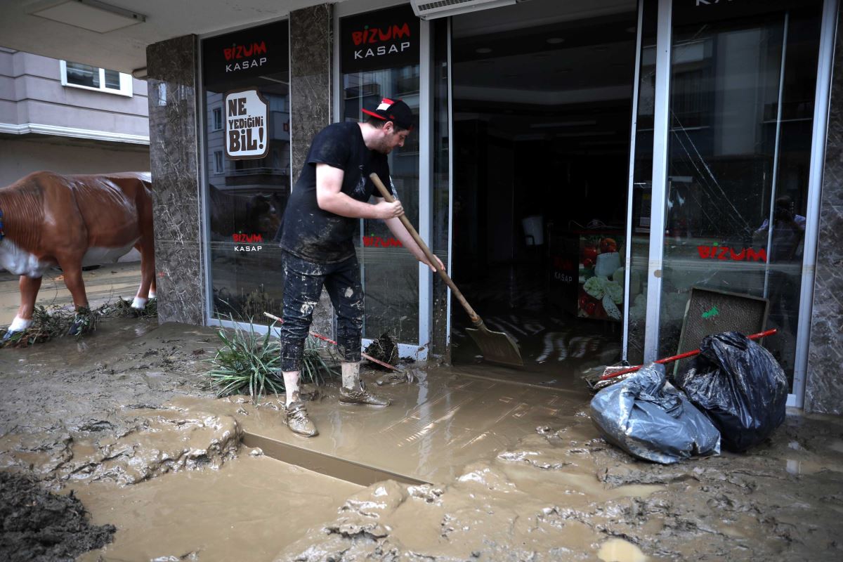 Artvin'de gün ağardı, hasarın boyutları ortaya çıktı