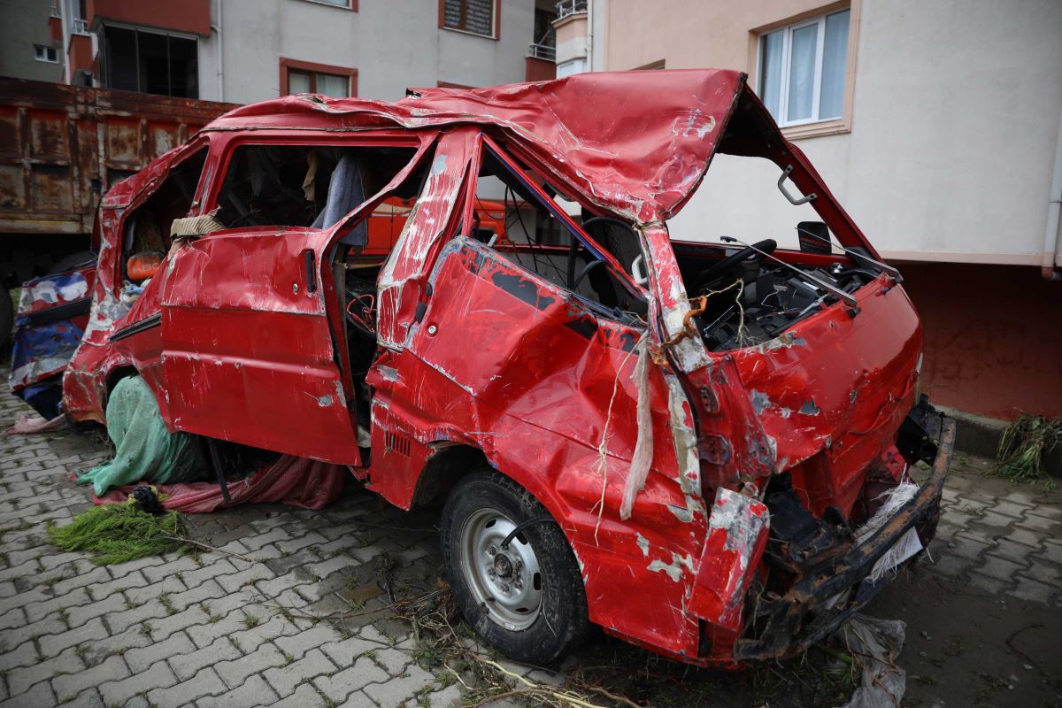 Artvin'de gün ağardı, hasarın boyutları ortaya çıktı