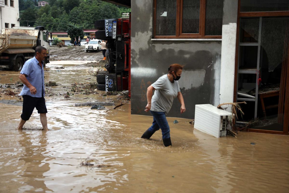 Artvin'de gün ağardı, hasarın boyutları ortaya çıktı