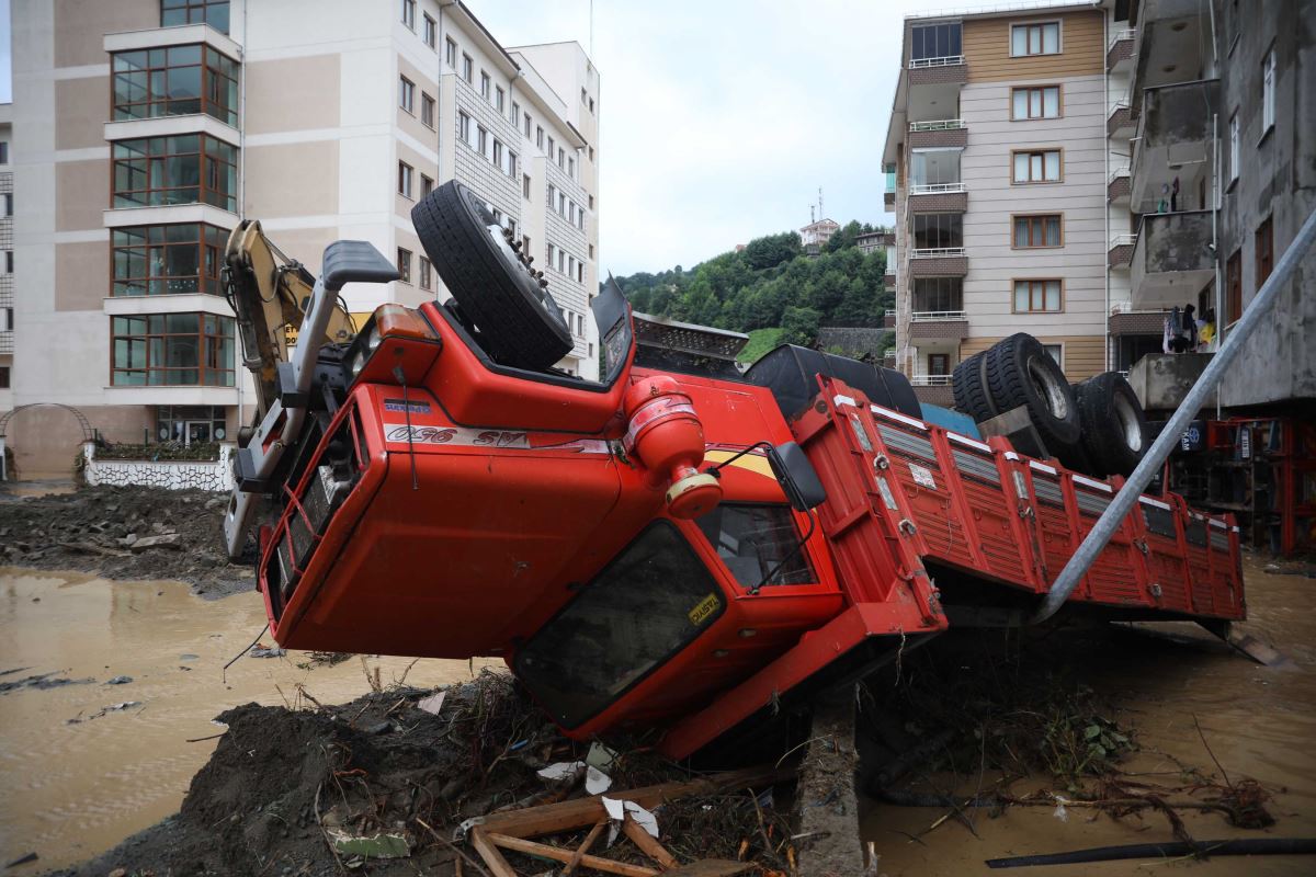 Artvin'de gün ağardı, hasarın boyutları ortaya çıktı