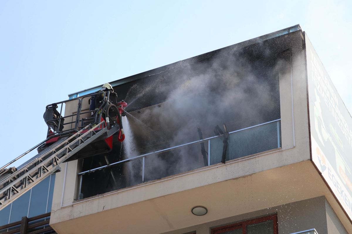 Denizli'de yangın: Ölümden kaçış!