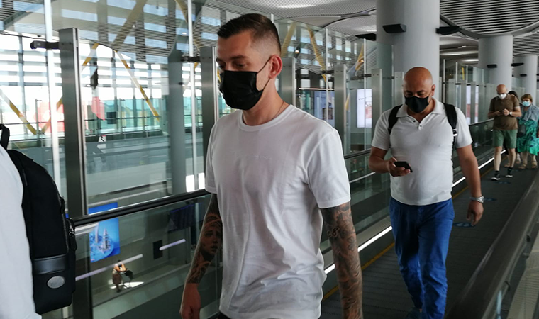 Galatasaray'ın yeni transferi Alexandru Cicaldau İstanbul'a geldi