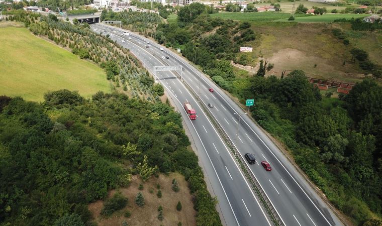 Bayram tatili dönüşünde Kocaeli geçişinde trafik yoğun ve akıcı