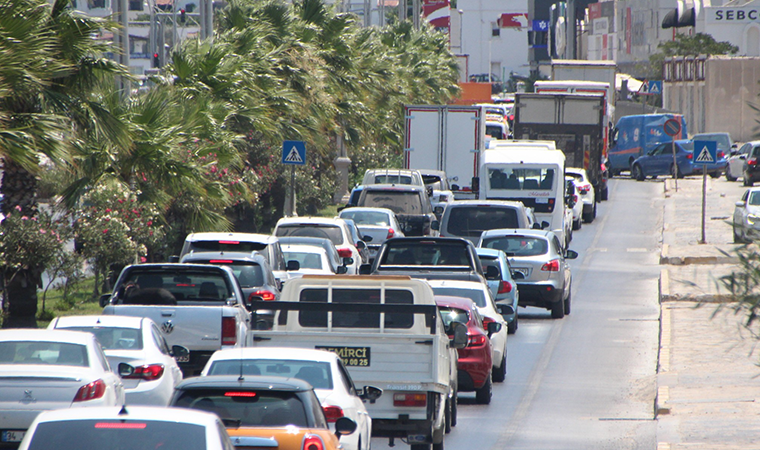 Bodrum’da kilometrelerce uzunlukta araç kuyruğu oluştu