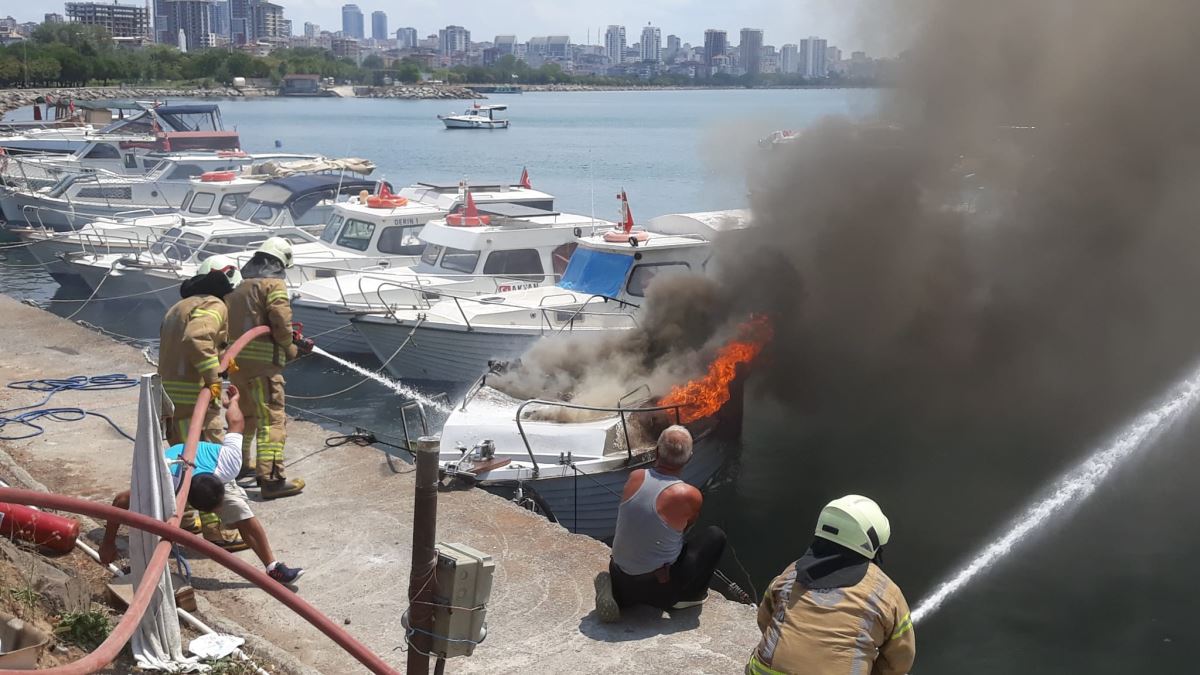 Son dakika... Maltepe Sahili'nde tekneler yandı