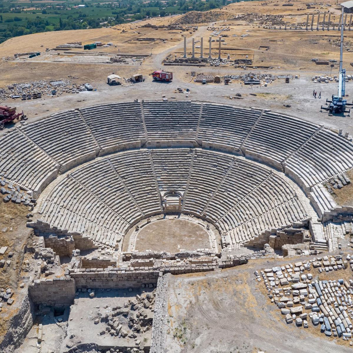 2 bin 200 yıllık antik tiyatronun restorasyonu tamamlandı