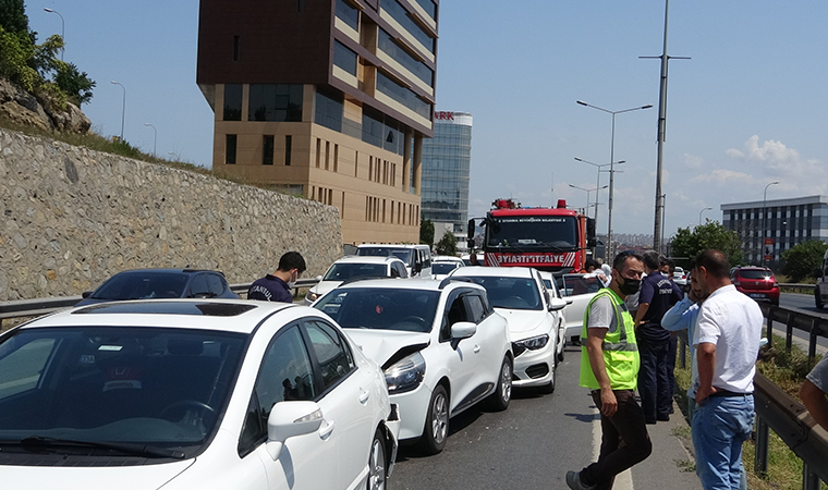 Pendik'te zincirleme kaza: 2 yaralı