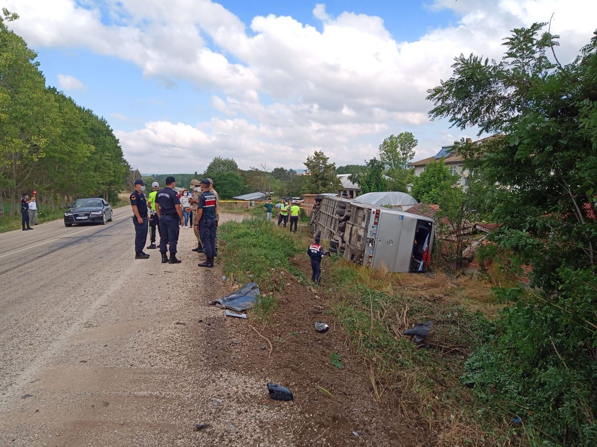 Kastamonu'da otobüs ile otomobil çarpıştı: 21 yaralı