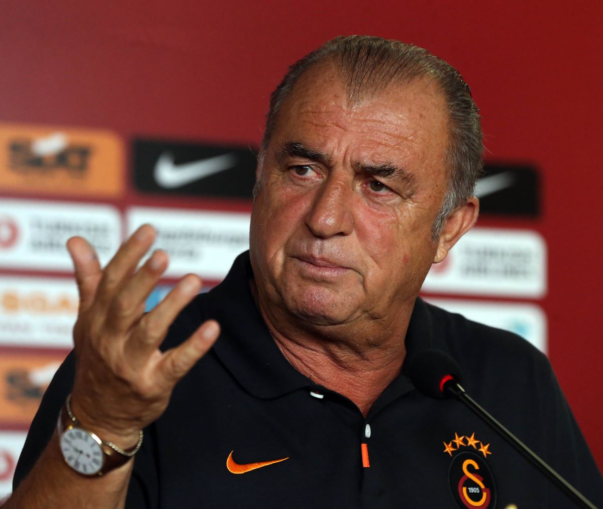 Fatih Terim'den muhabire: "Arkadaşım o telefonu kapatır mısın lütfen!"