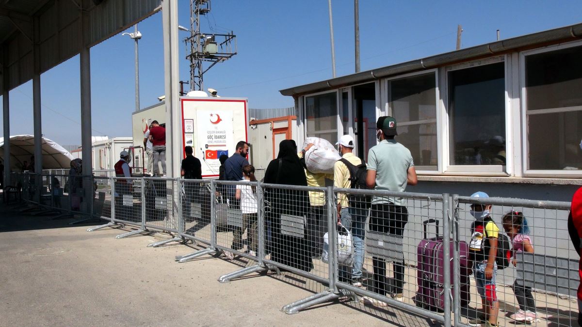 Bayramı ülkelerinde geçiren Suriyelilerin dönüşü sürüyor