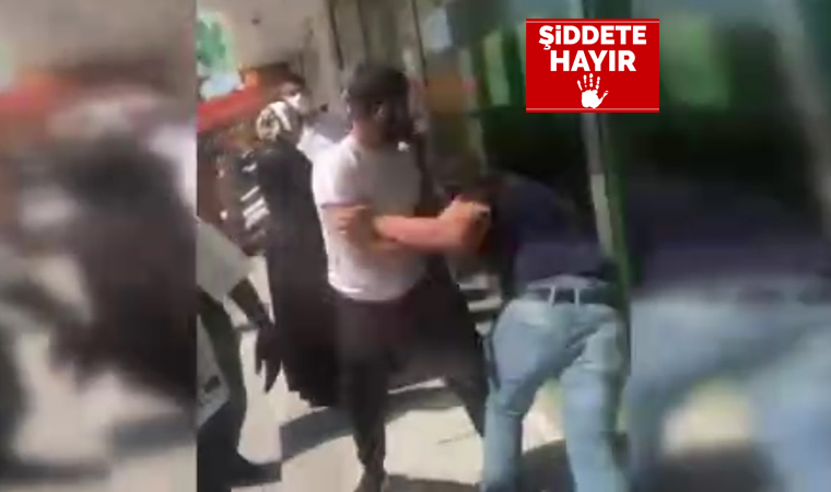 ATM önünü ringe çevirdiler! Sıra kavgası kamerada