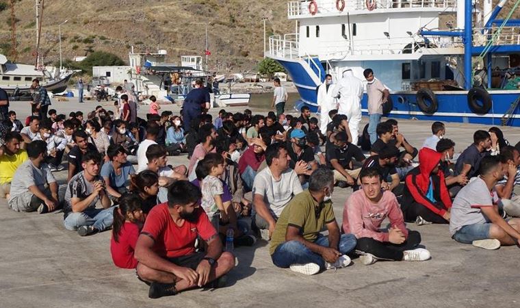 İtalya'ya kaçmak isteyen göçmenler yakalanarak Türkiye'ye geri getirildi