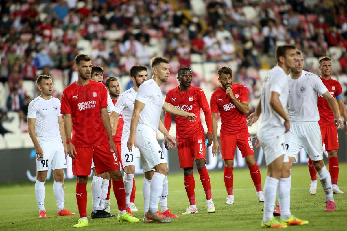 Sivasspor, Petrocub’u 1-0 mağlup etti