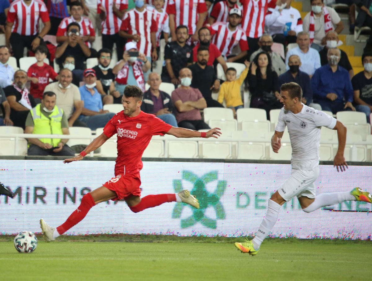 Sivasspor, Petrocub’u 1-0 mağlup etti