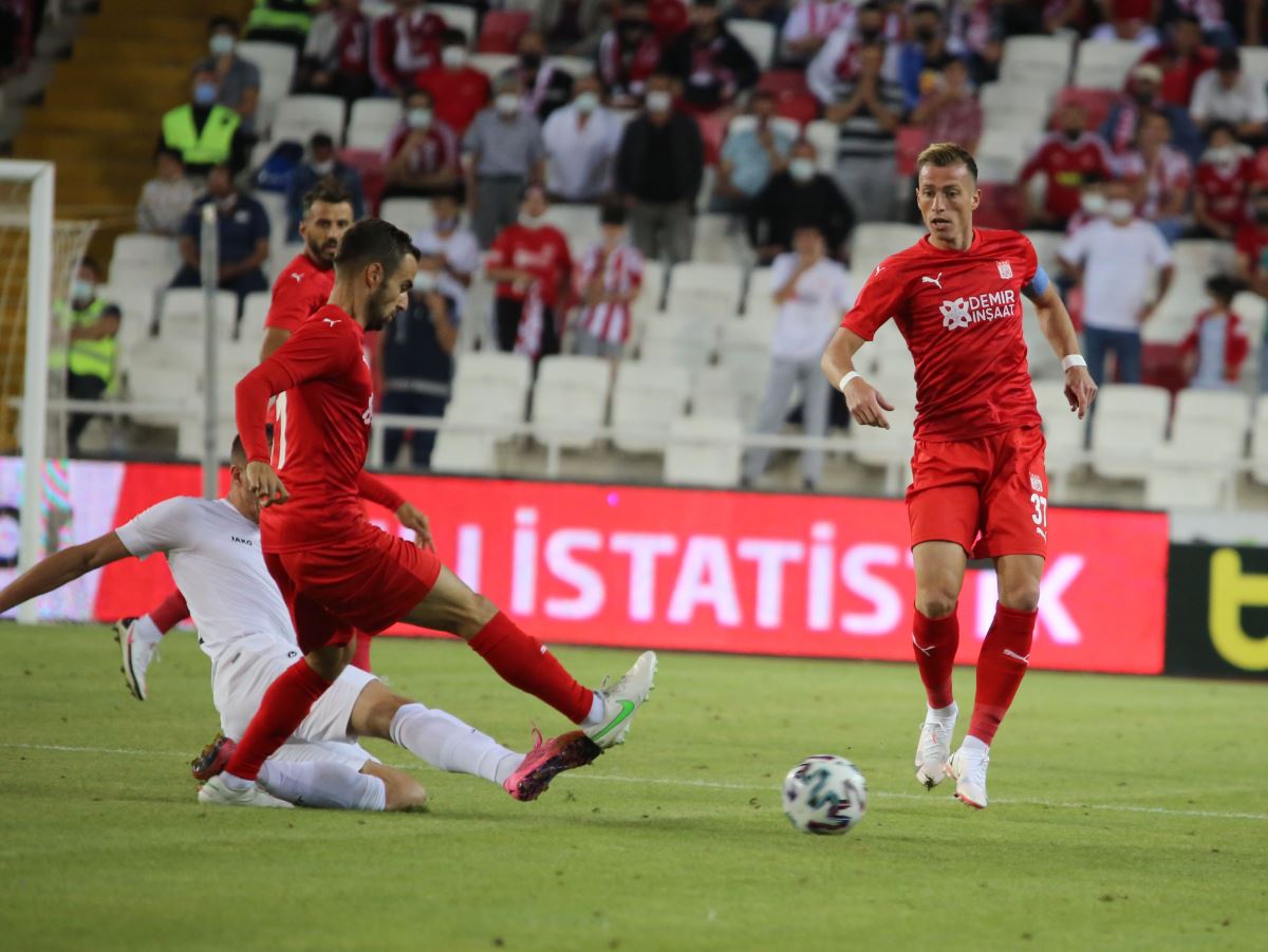 Sivasspor, Petrocub’u 1-0 mağlup etti