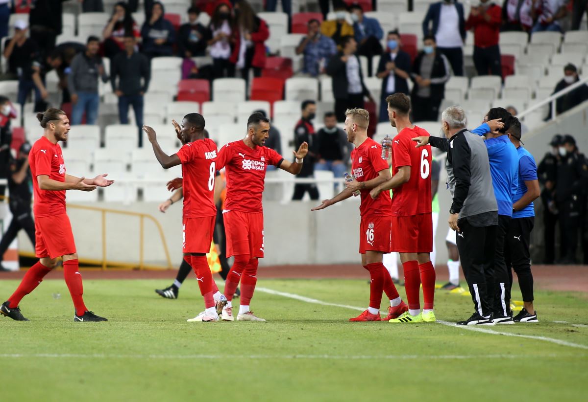 Sivasspor, Petrocub’u 1-0 mağlup etti