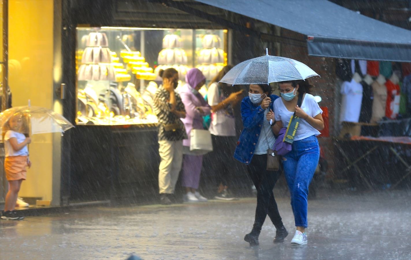 Hafta sonu hava durumu nasıl olacak? Meteoroloji'den sağanak uyarısı