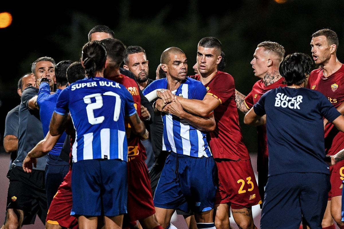 Roma'nın Porto ile oynadığı maçta kavga çıktı