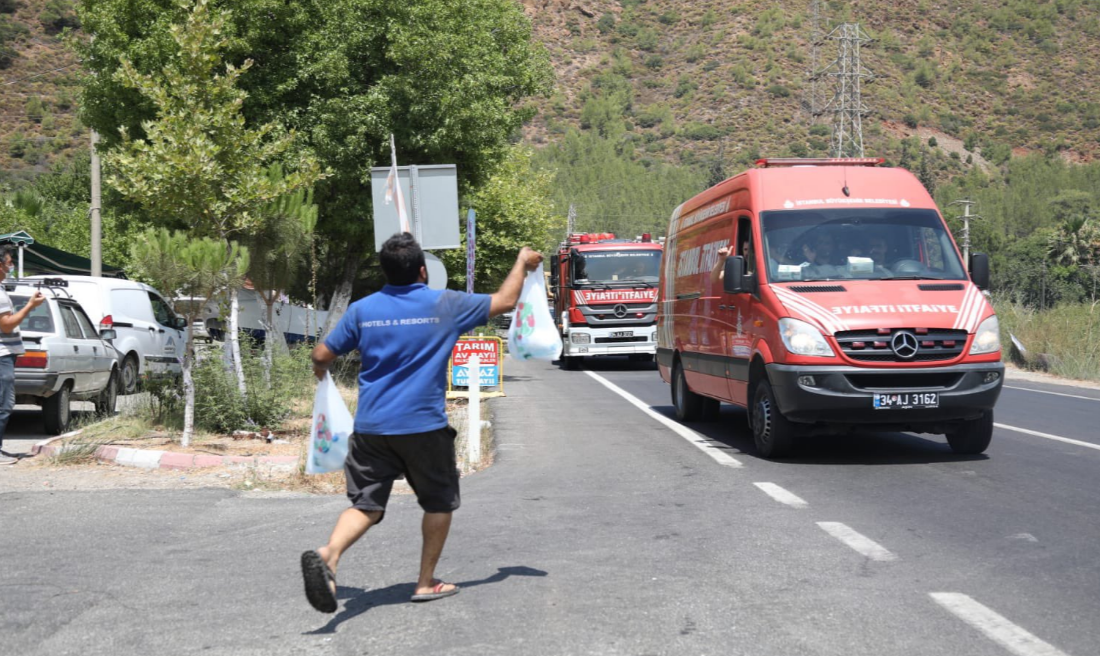 İmamoğlu'ndan anlamlı fotoğraflar: 1 milyon 85 bin fidan dikeceğiz