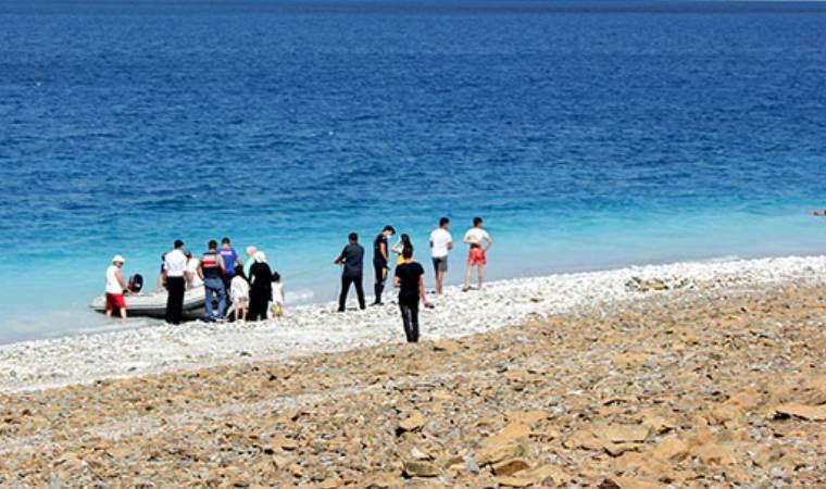 Salda Gölü’ne giren çocuk boğularak öldü