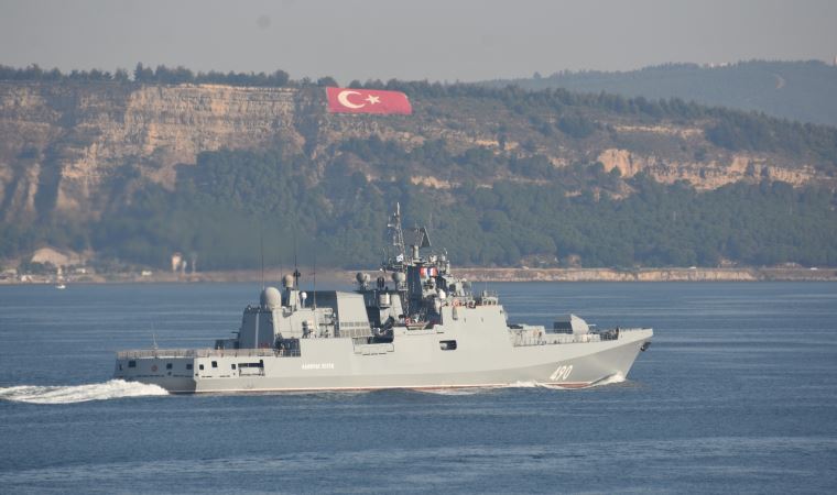 Rus savaş gemisi, Çanakkale Boğazı'ndan geçti (05.07.2021)