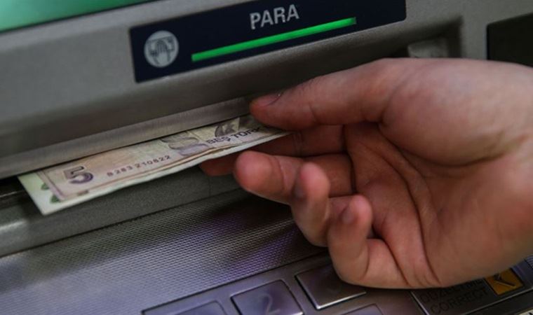 Eskişehir'de ATM'ye düzenek yerleştirip banka kartlarını kopyalayan 2 şüpheli yakalandı