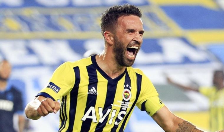 Fenerbahçe'de Gökhan Gönül, Topuk Yaylası kampına katılmadı