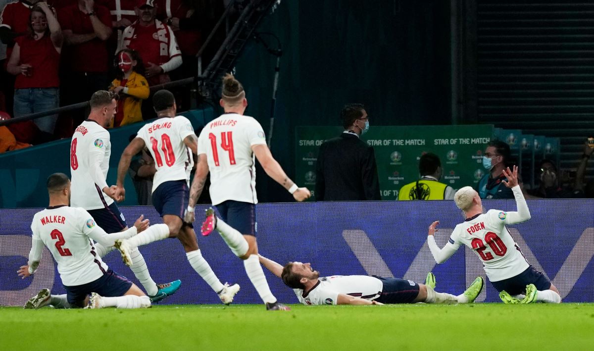 EURO 2020 | Harry Kane, 55 yıl sonra İngiltere'yi finale taşıdı