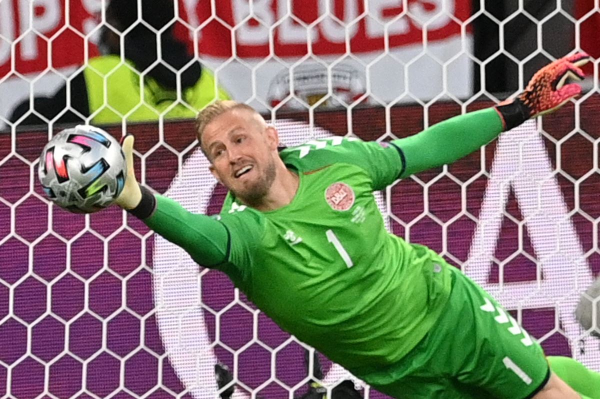 EURO 2020 yarı final karşılaşmasında kaleci Schmeichel'in gözüne lazer tutuldu