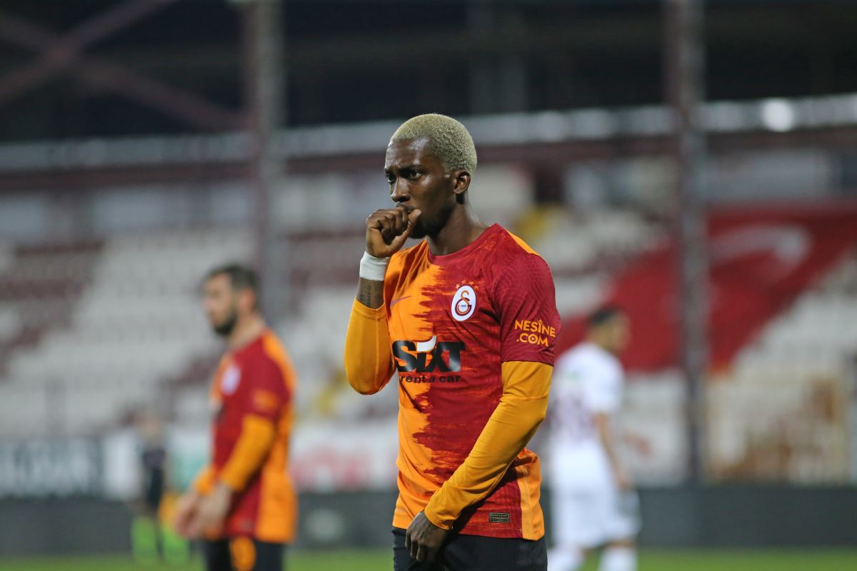 Henry Onyekuru, sosyal medya hesabından yaptığı paylaşımla Galatasaray'a veda etti